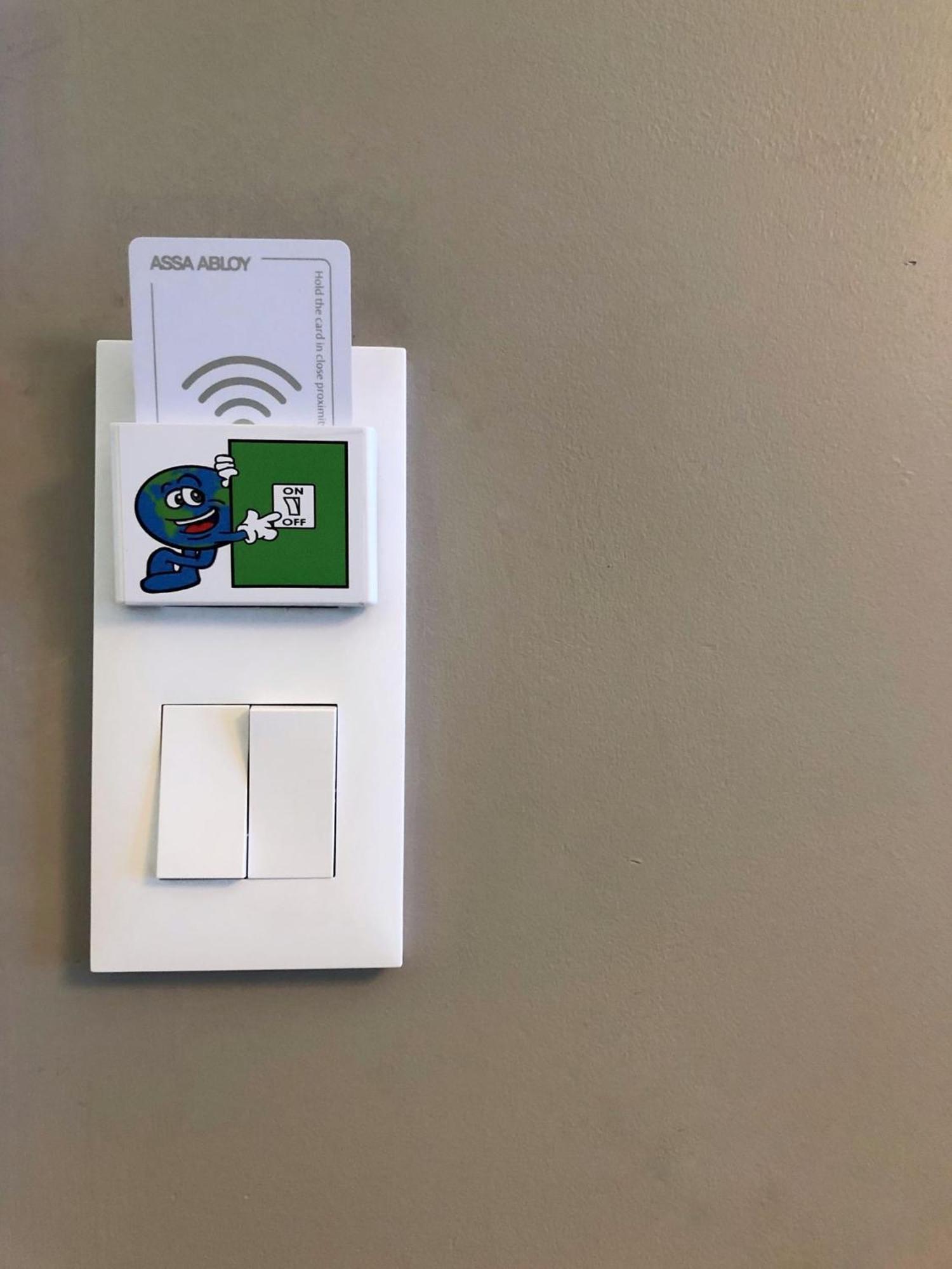 Fraser Suites Paris La Defense Courbevoie Ngoại thất bức ảnh A key card reader