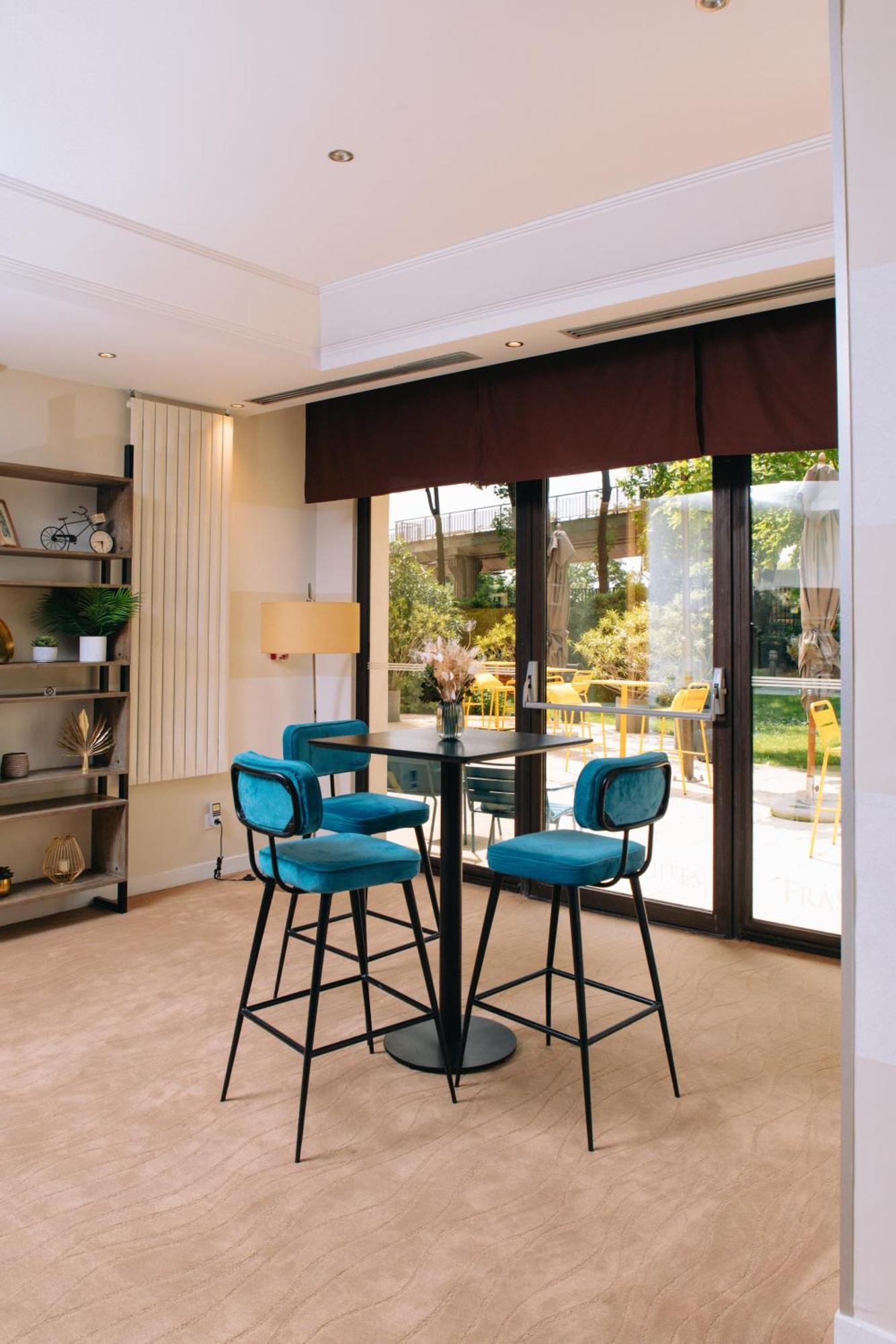Fraser Suites Paris La Defense Courbevoie Ngoại thất bức ảnh A Roman blind