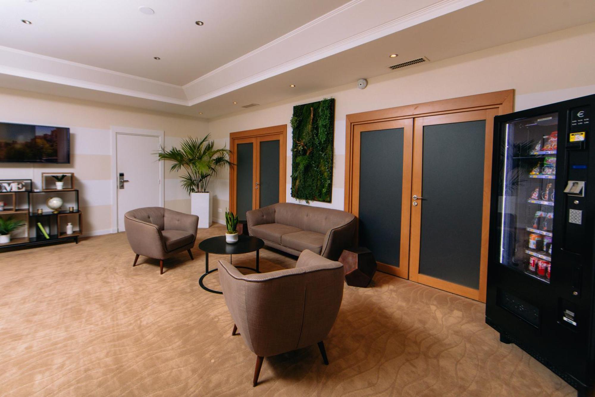 Fraser Suites Paris La Defense Courbevoie Ngoại thất bức ảnh The waiting room at the clinic
