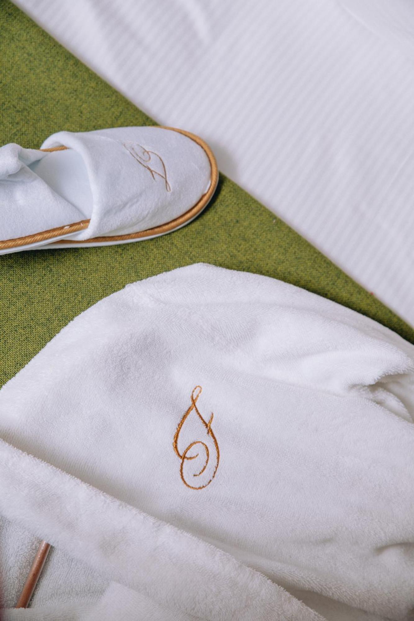 Fraser Suites Paris La Defense Courbevoie Ngoại thất bức ảnh A detail of the embroidered shirt worn by the winner of the 2011 Tour de France.