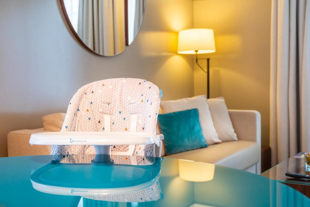 Fraser Suites Paris La Defense Courbevoie Ngoại thất bức ảnh A high chair